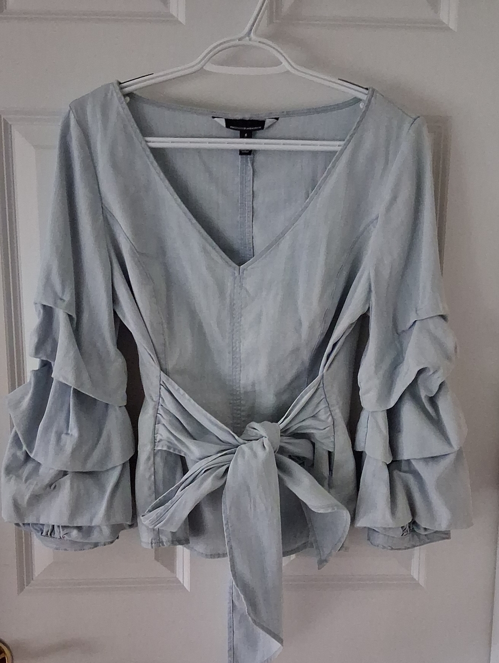 White House Black Market Light Blue V-Neck Drama Sleeve Front Tie Blouse Size 8